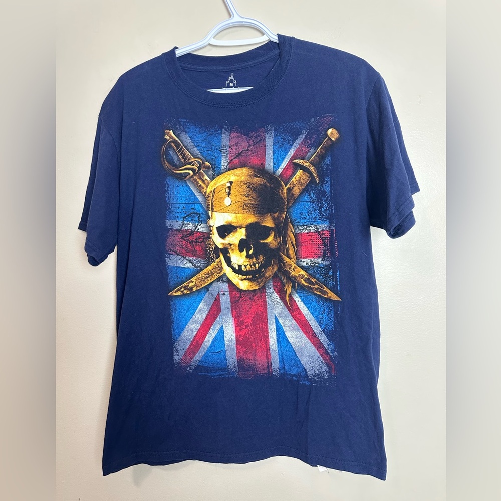 ⭐️Disney Hanes Size M Dark Blue Skull and Swords T-Shirt